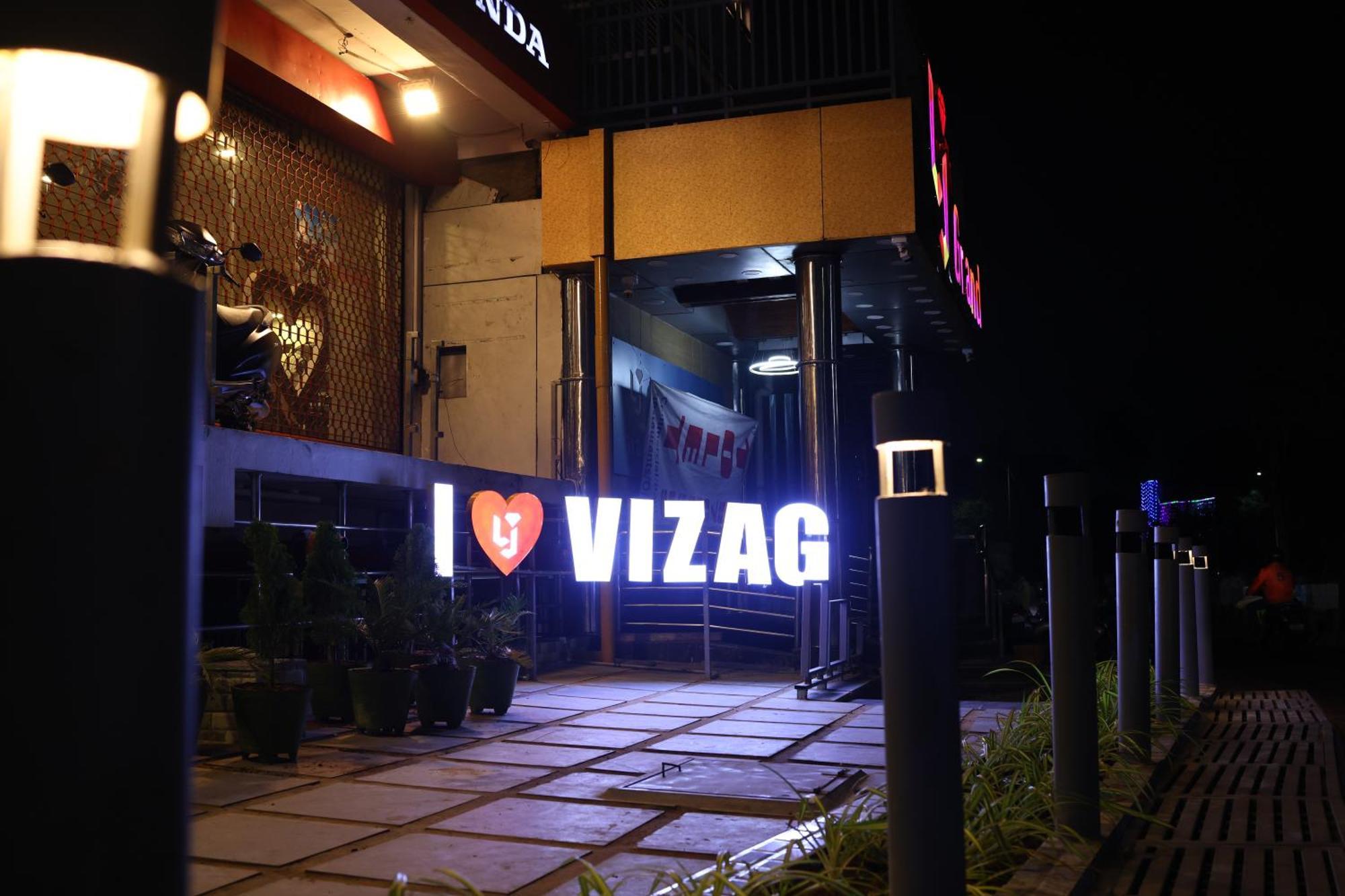 Lj Dadi'S Grand Hotel Visakhapatnam Exterior photo
